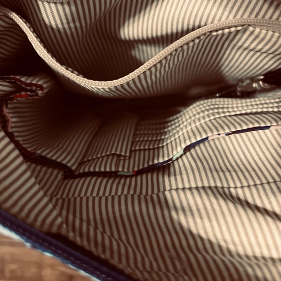 Floral Quilted Crossbody Bag - Picture 7 of 9